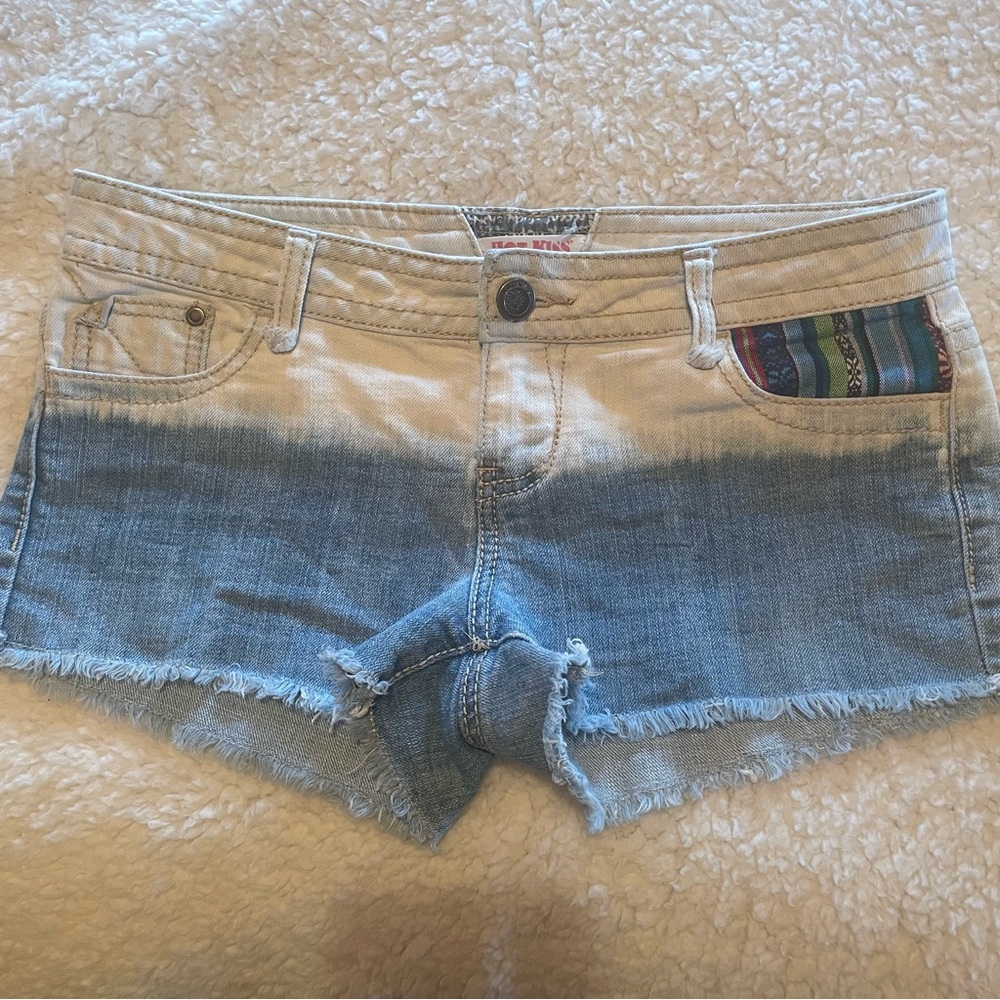 Women's Ombre Denim Cutoff booty Shorts with Patterned Pocket